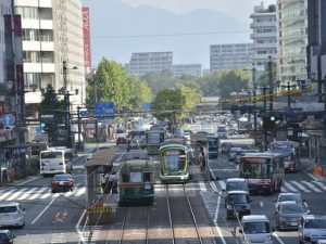 広島市では、1997年に複数のバス事業者と市が協議し、路線網の見直しやサービス連携を模索したが、公正取引委員会より独占禁止法に抵触するおそれがあるとされ頓挫した