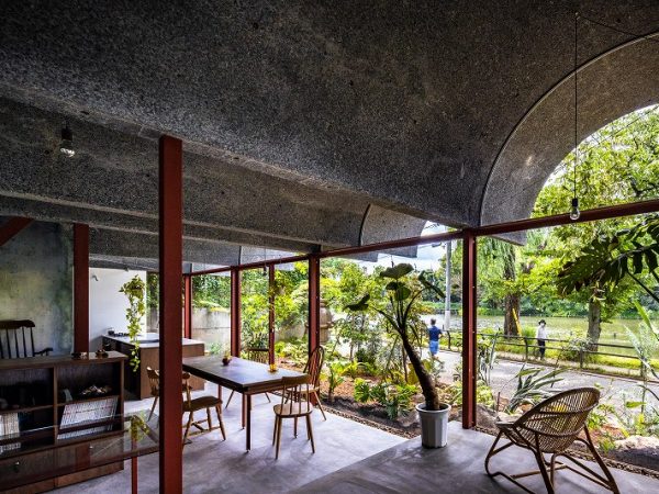 人間の最初の住まいが洞穴だったのは、この籠る感じが居心地よかったからかもしれない　撮影/Masaki Hamada (kkpo)