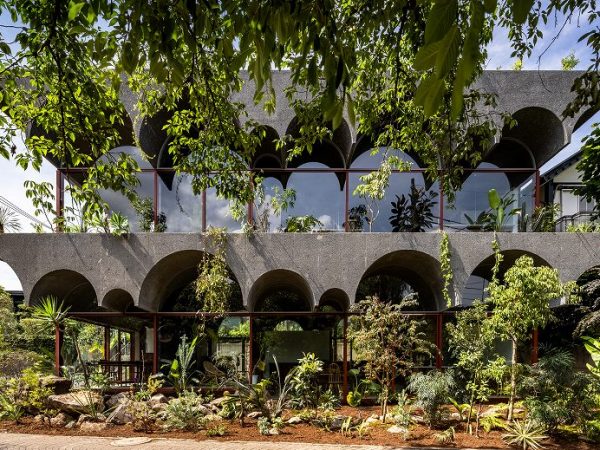 鶴岡邸を設計した武田清明氏。隈研吾建築都市設計事務所勤務を経て、2018年に武田清明建築設計事務所を設立。撮影/金川晋吾