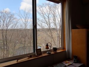 ある部屋からの風景。部屋ごとに見えるものは異なるが、いずれも開放的であることは間違いない