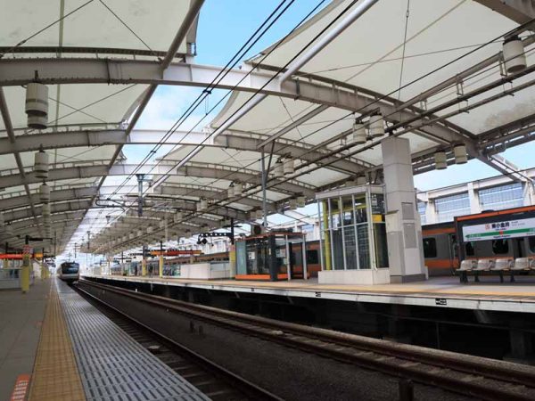 JR中央線「東小金井」駅前。2009年12月に上下線ともに高架化工事を完了した