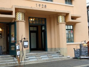 ここまで見てきた建物よりは若いが、それでも築90年以上