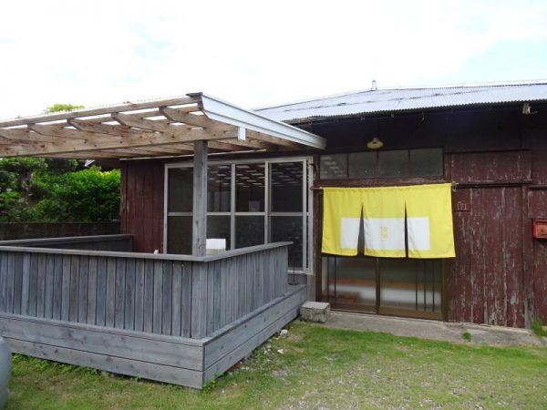 風ぬける川辺の宿