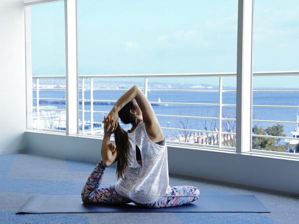 琵琶湖を目の前にしてヨガができるプランも人気だ（提供：琵琶湖ホテル）