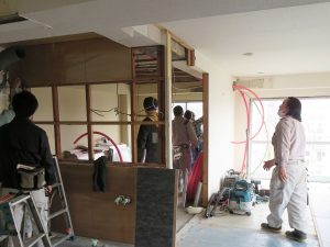 リノベーション工事中のマンションの様子。リノベ済みなら工事期間中の対応なども不要で、完成した家ですぐに暮らし始めることも可能だ