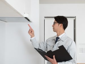 インスペクションとは、専門家による建物状況調査、住宅診断を行うこと。リノベ済み中古マンション購入の際にもぜひ利用したい仕組みだ