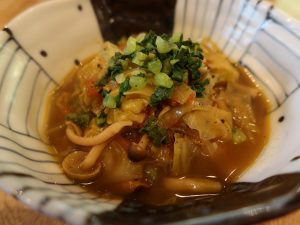 おたカフェでいただいた野菜たっぷりのスープカレー。西国分寺駅などでも地場野菜が販売されている