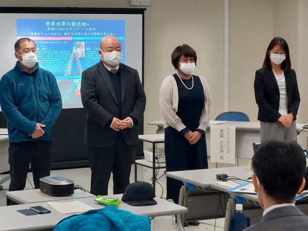 意見交換した、（右から）矢ケ崎さん、堂脇さん、中井さん、渡辺さん