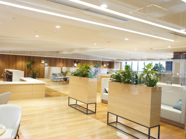 打ち合わせや飲食などさまざまに活用できるラウンジスペース