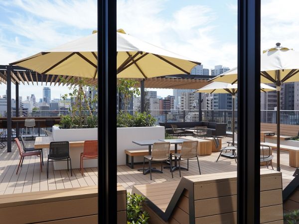 打ち合わせや飲食などさまざまに活用できるラウンジスペース