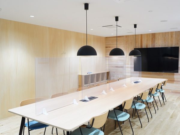 打ち合わせや飲食などさまざまに活用できるラウンジスペース
