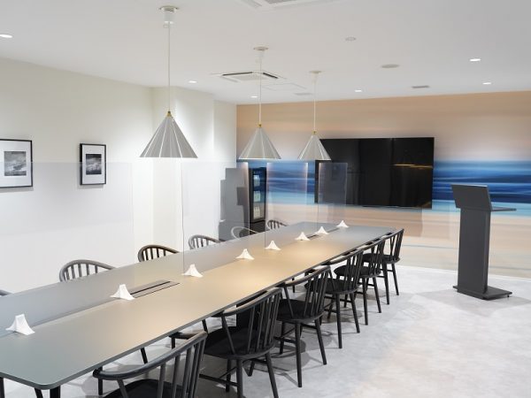 打ち合わせや飲食などさまざまに活用できるラウンジスペース