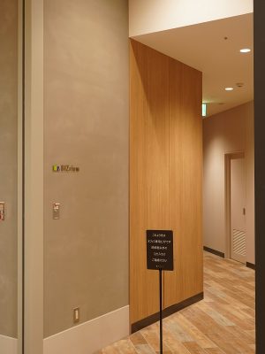 イオンモールNagoya Noritake Gardenに入る「ナゴヤガーデンクリニック」。20の診療科目でさまざまな症例に対応し、処方薬は隣接するイオンドラッグで購入できる