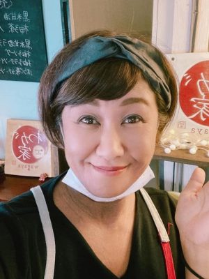 堂脇さんが営む「わが家」。湯治客や地元の人たちの交流の場となっている