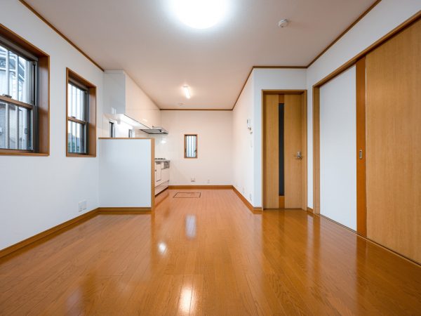 1号物件のリビング。リノベーションによる中古木造住宅の価値向上目指す