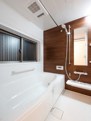 竣工間近のリノハウス第1号物件は、東京都足立区にある築14年の中古木造住宅だ