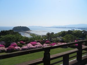 蒲郡クラシックホテル客室からの光景。正面に見えているのが竹島