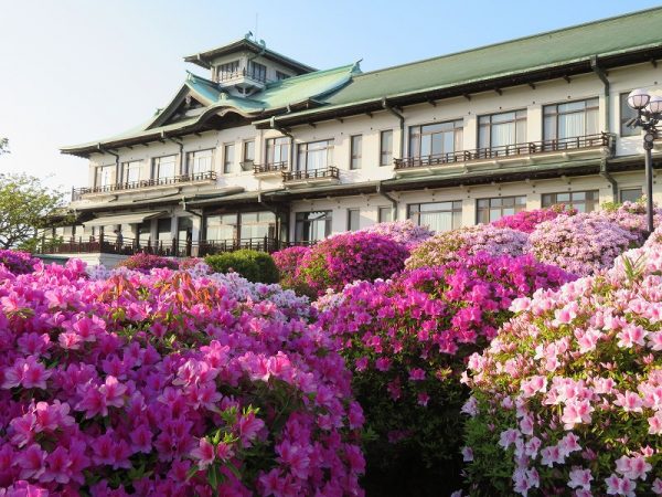 蒲郡クラシックホテル外観。つつじの季節に訪れるとベストな風景が楽しめる