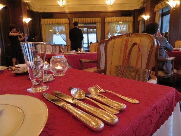 蒲郡クラシックホテル外観。つつじの季節に訪れるとベストな風景が楽しめる