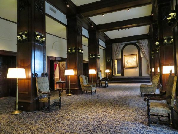 ほかにも絵になる駅はあるが、ベストは東京駅というのが私見