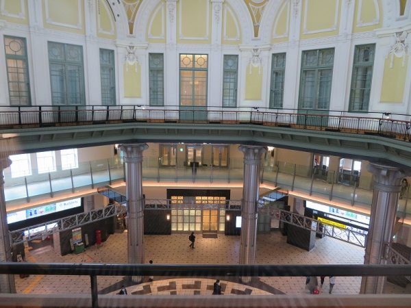 ほかにも絵になる駅はあるが、ベストは東京駅というのが私見