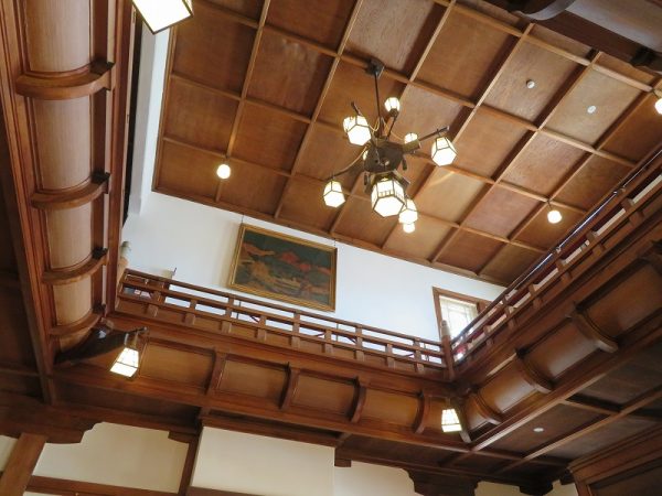 川奈ホテルのダイニングルーム。1階は天井が高く、気持ちが良い