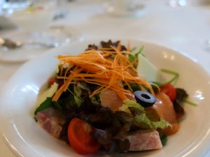 食事も大事なポイント。どこもおいしかったが個人的なベストは雲仙観光ホテル。これは朝食のサラダ