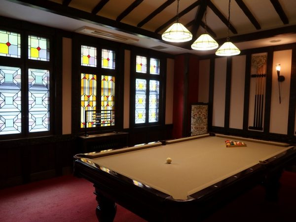 雲仙温泉の新湯地区にある雲仙観光ホテル。周囲の建物もこのホテル同様洋風の外観に統一されている