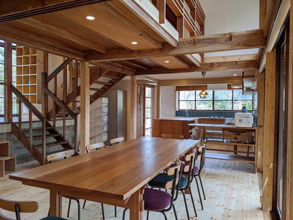 「ADDress」の物件の一例。北鎌倉の緑に囲まれた考古学者の元自邸を転用したものだという（写真／アドレス）