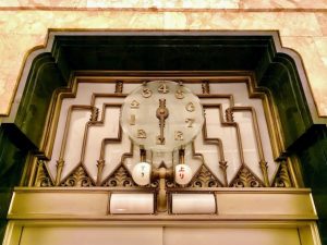 エレベーターの階数表示板