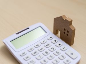 管理費も共益費も、賃貸物件の共用部分の日常の維持管理に必要な諸経費のことである