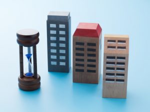 経年劣化とは、時間の経過により建物や設備等が自然に劣化すること、または損耗すること