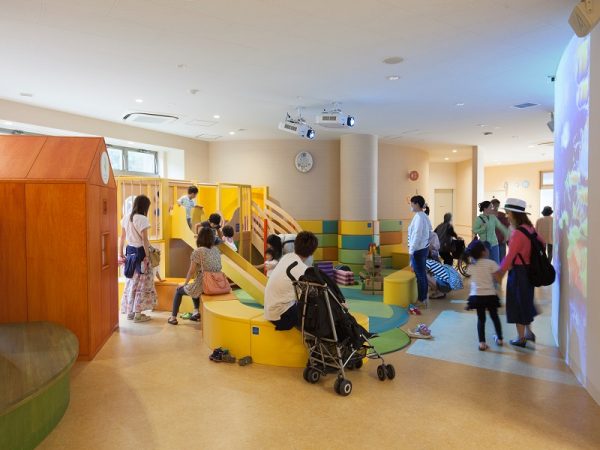 スタンプラリー完走者の大きな支持を得た、サーモンパーク千歳のトイレ（北海道開発局提供）