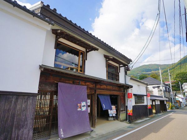 ▲今から160年ほど前、桜田門外の変が起こった万延元（1860）年に、刻たばこの製造業をはじめた真鍋家。当主の真鍋武蔵と義弟の利三郎が共同で事業を拡大し、池田は「刻たばこのまち」として知られるようになった