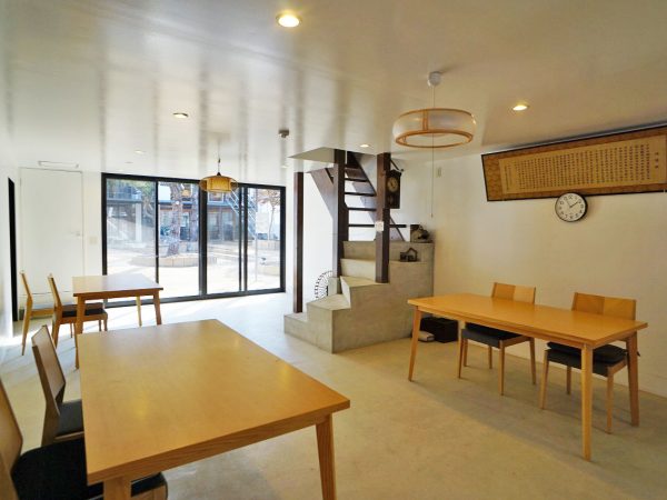 ▲池田高校地域おこし協力隊と連携し、フリースペースの無料開放をおこなっている。「様子を見ていると、どうやら子どもたちの中でもちゃんと先輩・後輩の意識が身についているようで、目上の人への配慮や下の子への気遣いをお互いに行っているようです」 