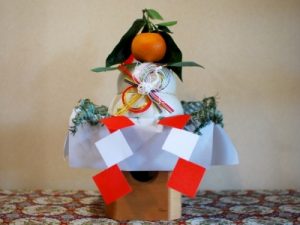 鏡餅は年神様への供物で、12月の28日か30日に飾るのが一般的だという