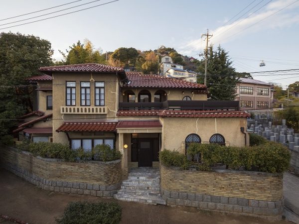 海運倉庫を利用した複合施設ONOMICHI Ｕ２ができたことで人の流れが変わり、日帰り観光地だった尾道に滞在する人が増えたという