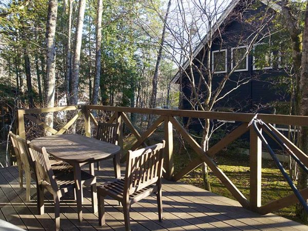 フェザント山中湖の入り口付近から望む朝の空。どの季節も素晴らしいが、宮下さんの一番好きな季節は冬だという。早起きして凍えるような寒さの中を散歩すると、頭がシャキッとする