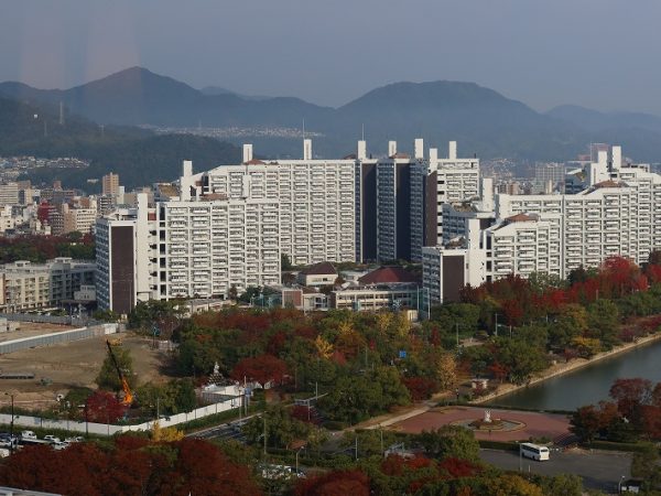 広島城方面を見ると必ず背後に見えるのがこの市営基町高層アパート