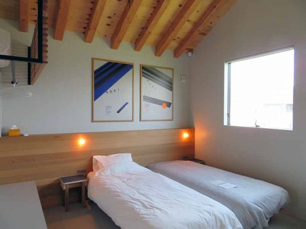 石巻ホームベースの外観。幹線道路沿いにあり、シンプルながら目立つ外観（写真／特記以外、介川亜紀）