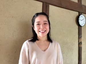 ▲三好市の指定管理者となった地元不動産会社の社員として一般社団法人『三好みらい創造推進協議会』へ出向。就業コーディネーターとして活躍している小西香さん。学生時代に一度は地元・三好を離れたものの、Uターン就職後に移住者の男性と結婚し、現在は真鍋屋の運営を担っている