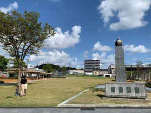 ステージをはじめさまざまな設備を有する約7,000 m2の籠田公園。2019年7月にリニューアルオープンした