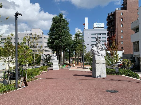 岡崎市役所 都市政策部 都市施設課 QURUWA戦略係の早田純一さん（左）と小林佑大さん（右）