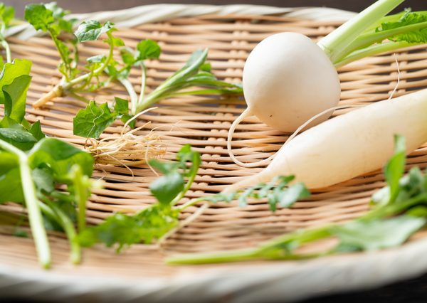 せり・なずな・ごぎょう・はこべら・ほとけのざ・すずな・すずしろ。七草粥は