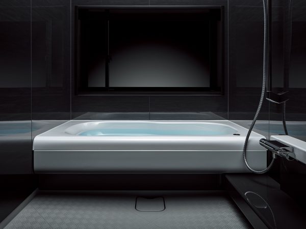 1961年、ヤマハは世界初のFRPスキー板を販売開始。折れないスキー板を目指した