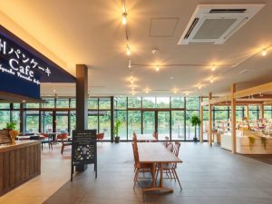 被害をもたらしはしたが、川は多くの恵みも与えてくれる。施設は決意のように川と向き合っている「災害を災凱へ」（タムタムデザイン＋ASTER）