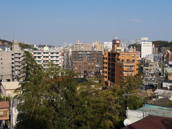 駅構内に掲げられていた保土ヶ谷宿のかつての姿を描いた浮世絵。残念ながらほとんど面影は残されていない