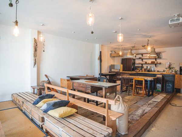 1階のレンタルスペース。奥にはキッチンも設け、飲食を含む幅広い分野のイベントを開催している