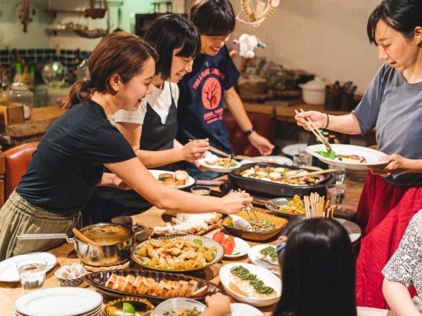 1階のレンタルスペース。奥にはキッチンも設け、飲食を含む幅広い分野のイベントを開催している