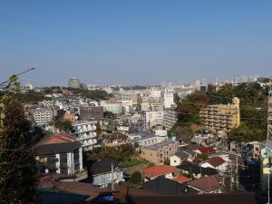 斜面、高台にある住宅にはプラスもマイナスも